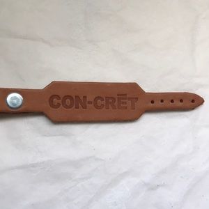 Con-Cret tan leather weightlifting belt keychain